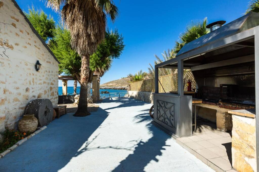 Villa Proto Helidoni - A Cozy Beachfront Villa Petres  Exterior foto